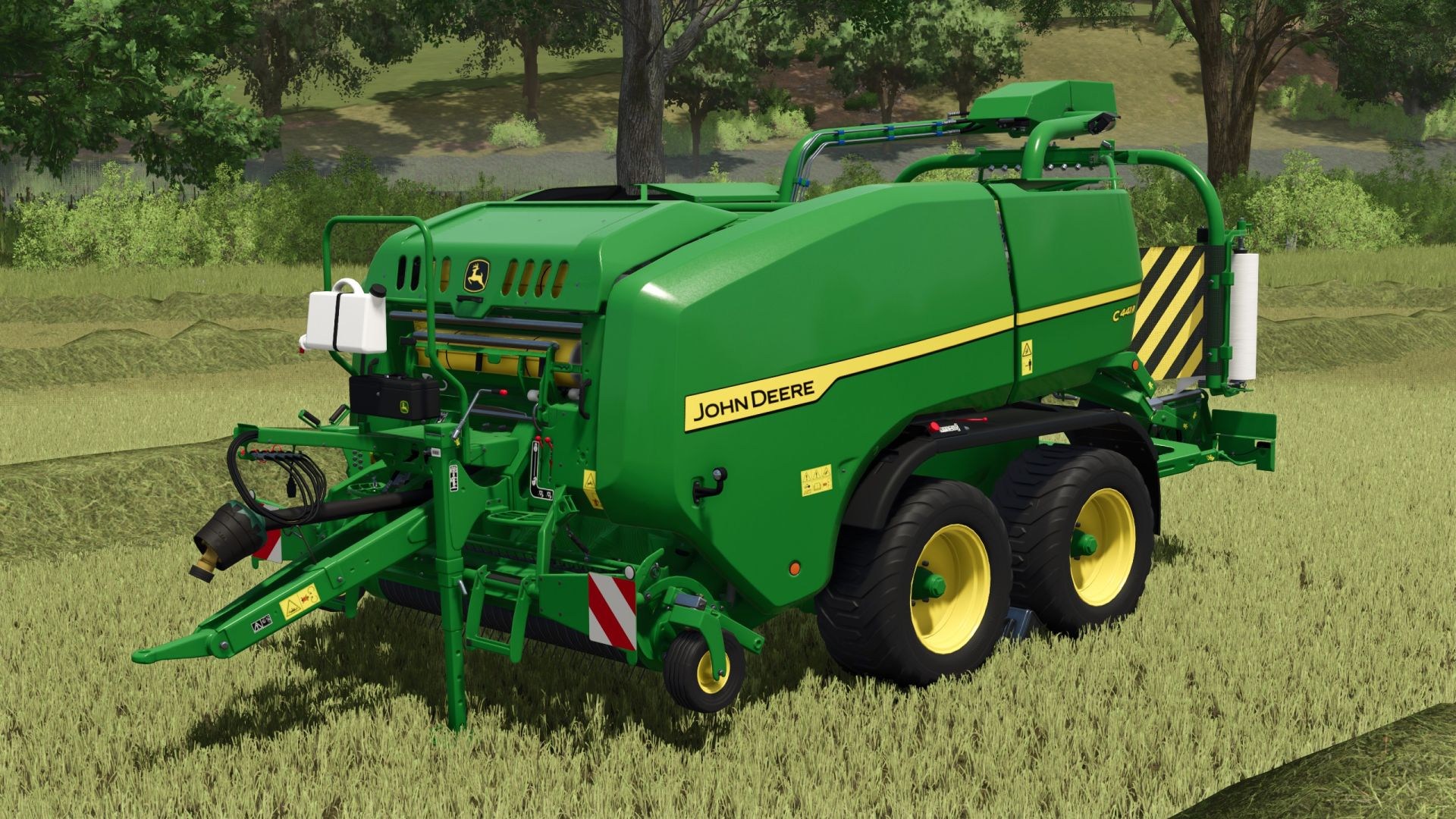 John Deere C441R (pre-compression chamber and silage agent)